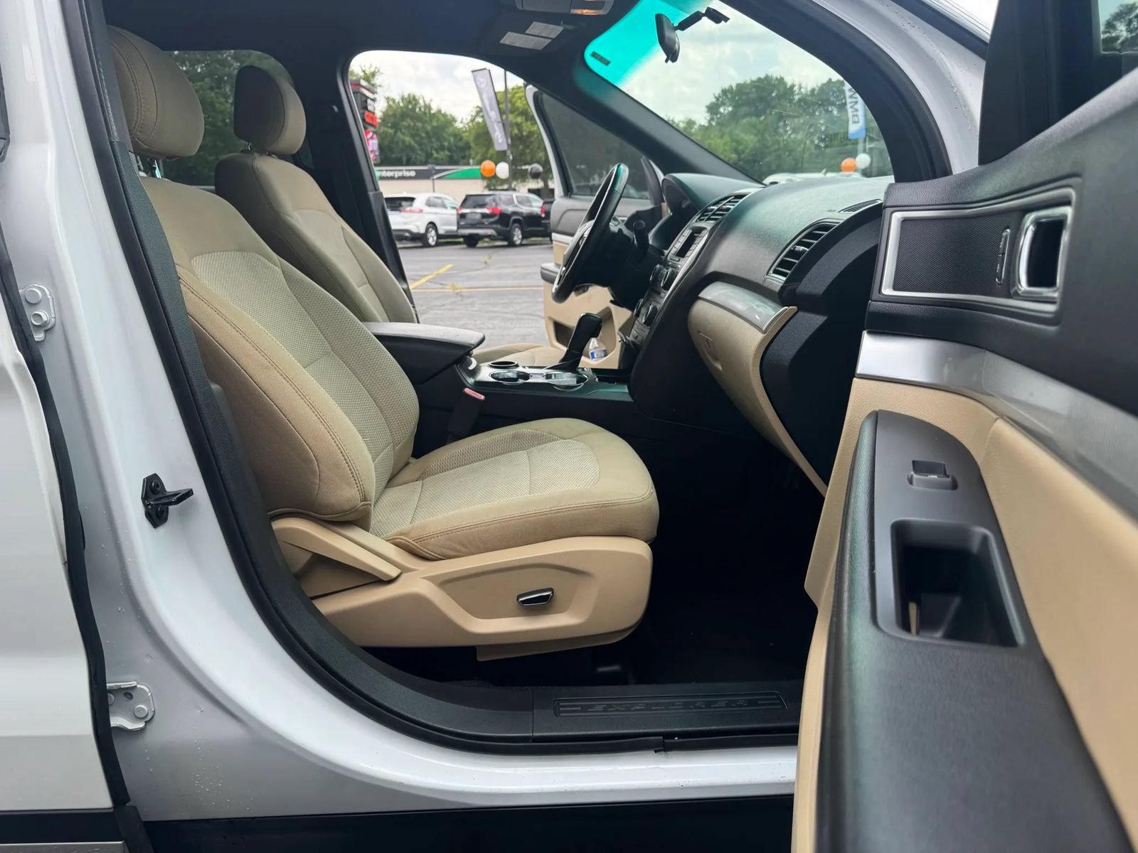 Used 2016 Ford Explorer XLT FWD image 12