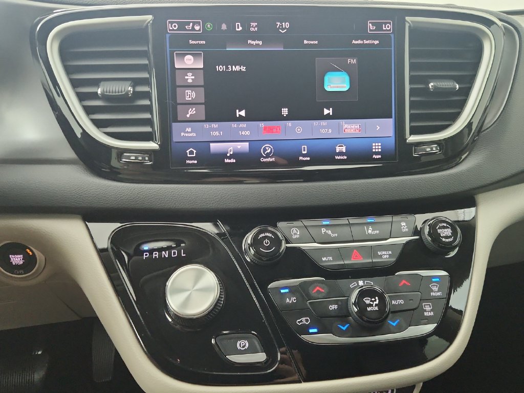 Certified 2024 Chrysler Pacifica Touring-L FWD image 29