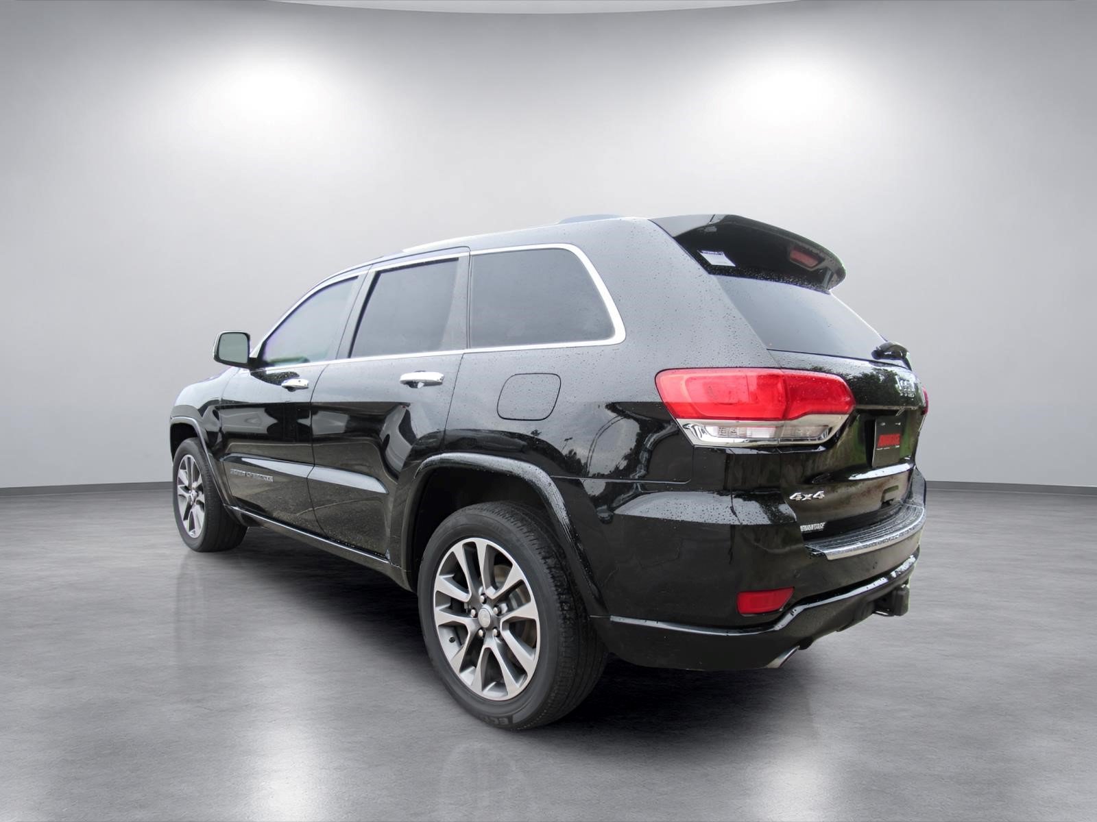 Used 2017 Jeep Grand Cherokee Overland AWD/4WD image 5