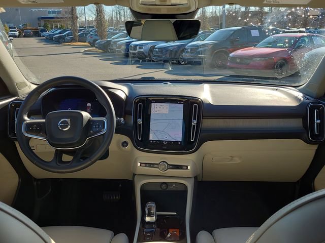 Used 2023 Volvo XC40 B5 Plus image 21
