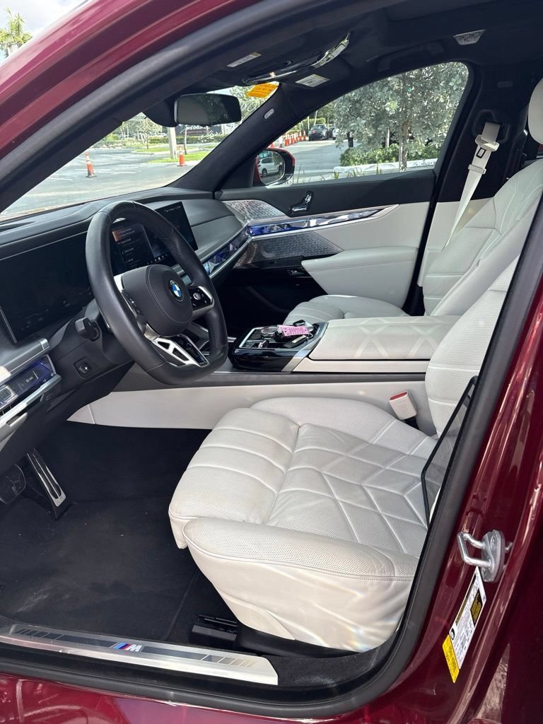 Used 2024 BMW 740i w/ Executive Package RWD image 3