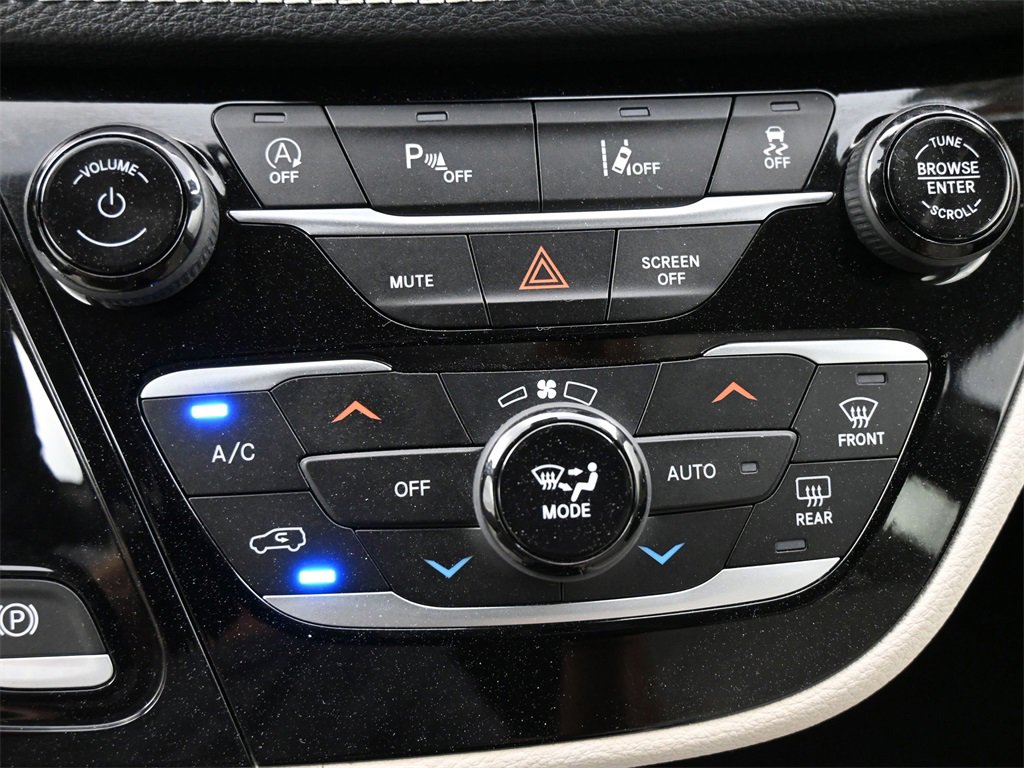 Used 2021 Chrysler Pacifica Touring-L image 15