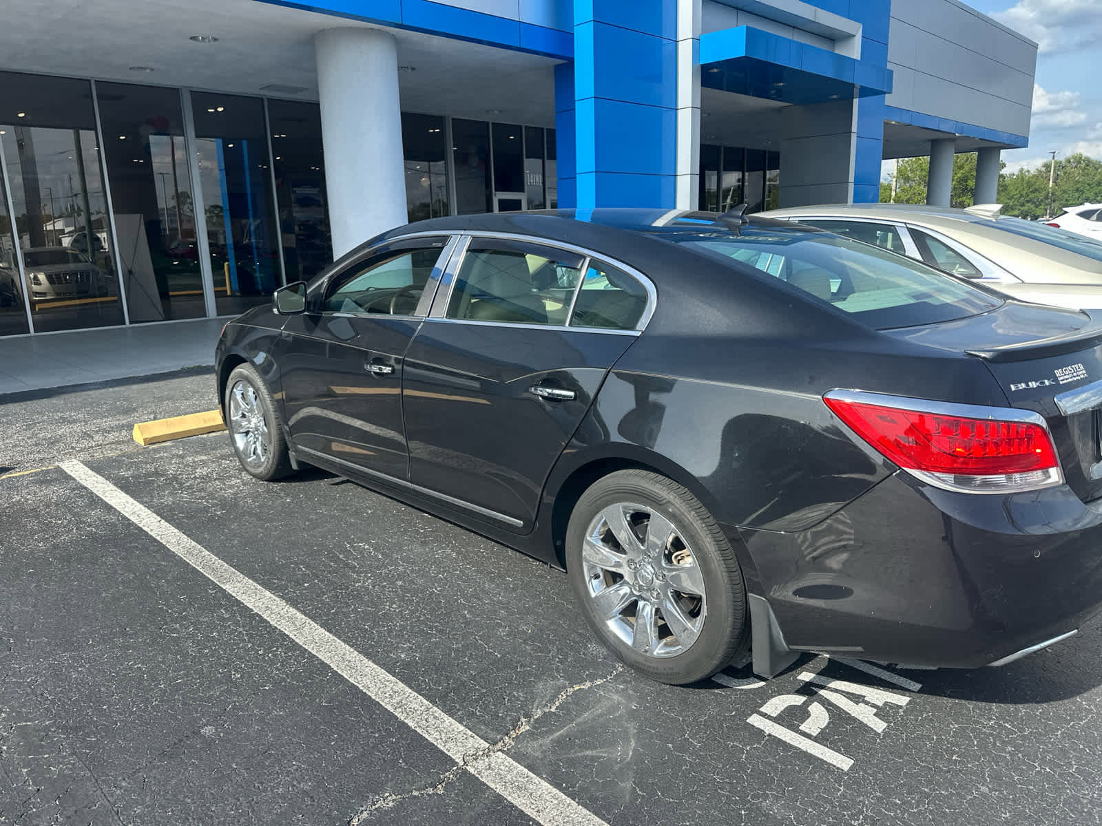 Used 2012 Buick LaCrosse Premium FWD image 2