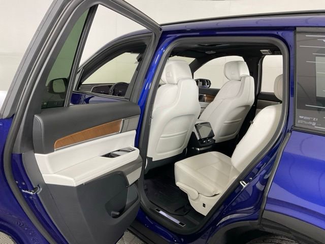 New 2026 Cadillac Vistiq Sport w/ LPO, Floor Liner Package image 31