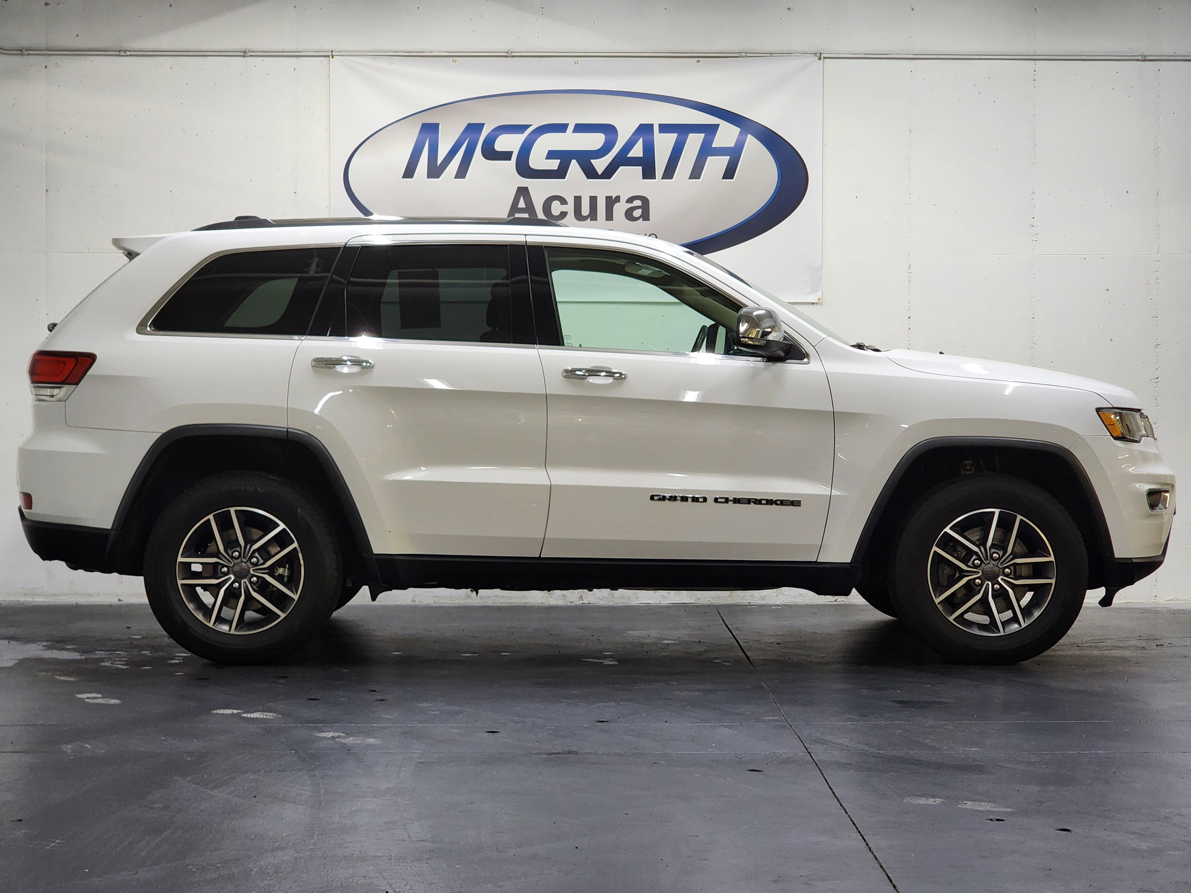 Used 2021 Jeep Grand Cherokee Limited w/ Trailer Tow Group IV image 3