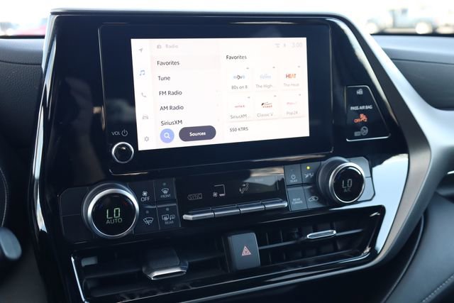 Used 2024 Toyota Highlander LE image 15