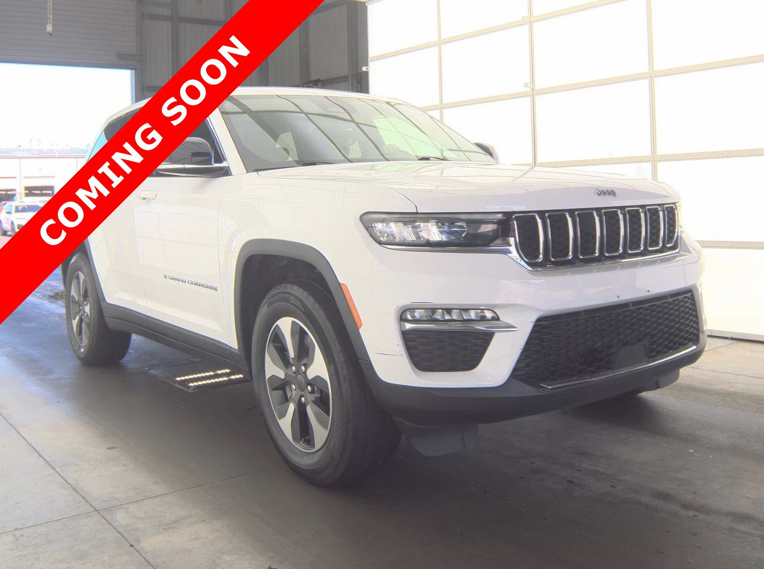 Used 2023 Jeep Grand Cherokee 4WD 4xe image 3