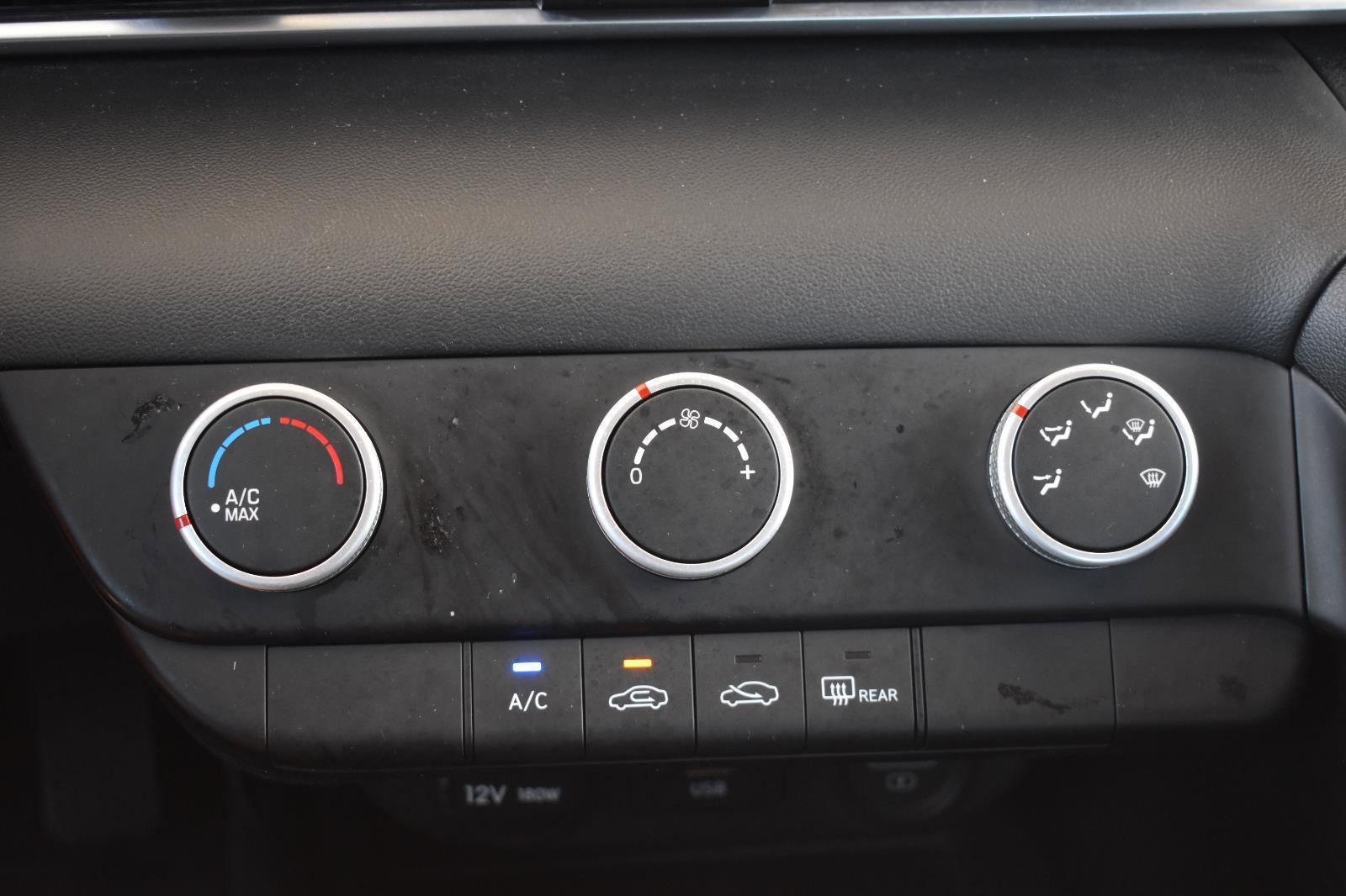 Used 2021 Hyundai Elantra SE image 9