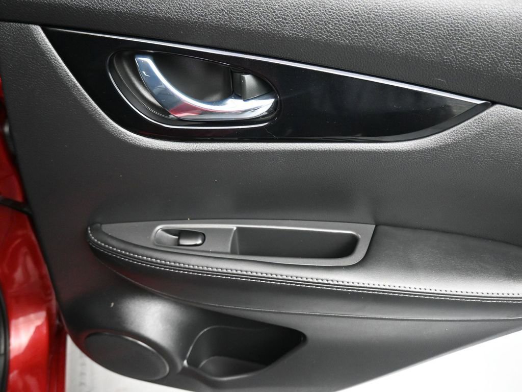 Used 2022 Nissan Rogue Sport SL w/ Premium Package image 37