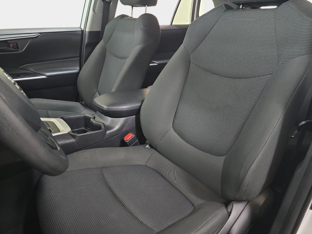 Used 2024 Toyota RAV4 LE FWD image 14