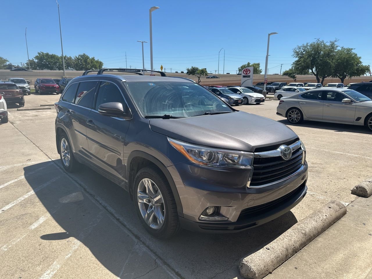 Used 2015 Toyota Highlander Limited w/ Driver Technology Package image 3