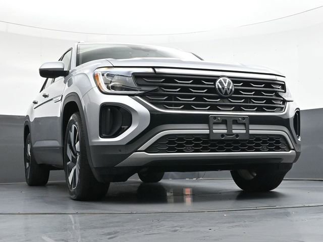 Used 2024 Volkswagen Atlas Cross Sport SE image 41