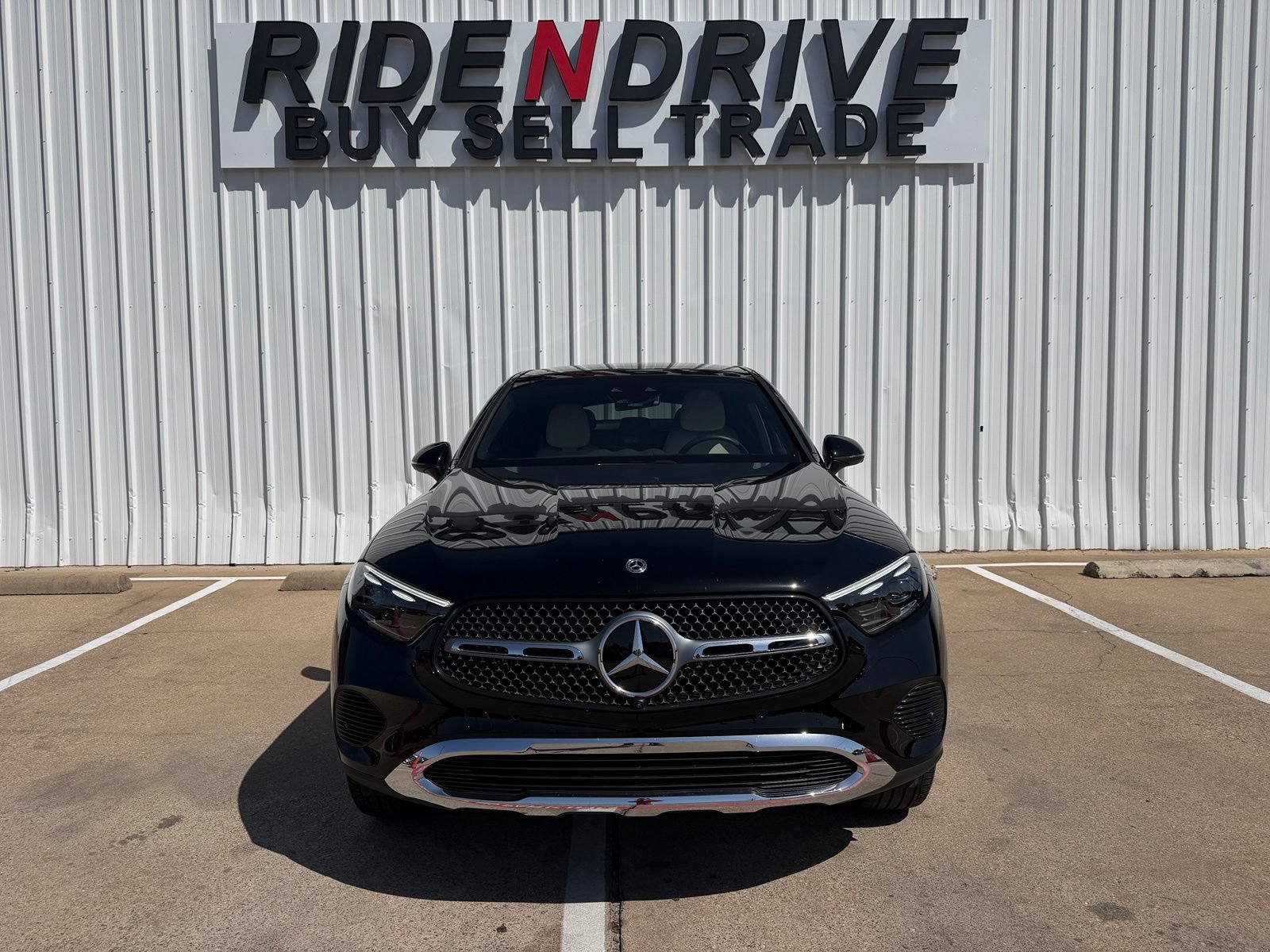 Used 2025 Mercedes-Benz GLC 300 4MATIC image 11