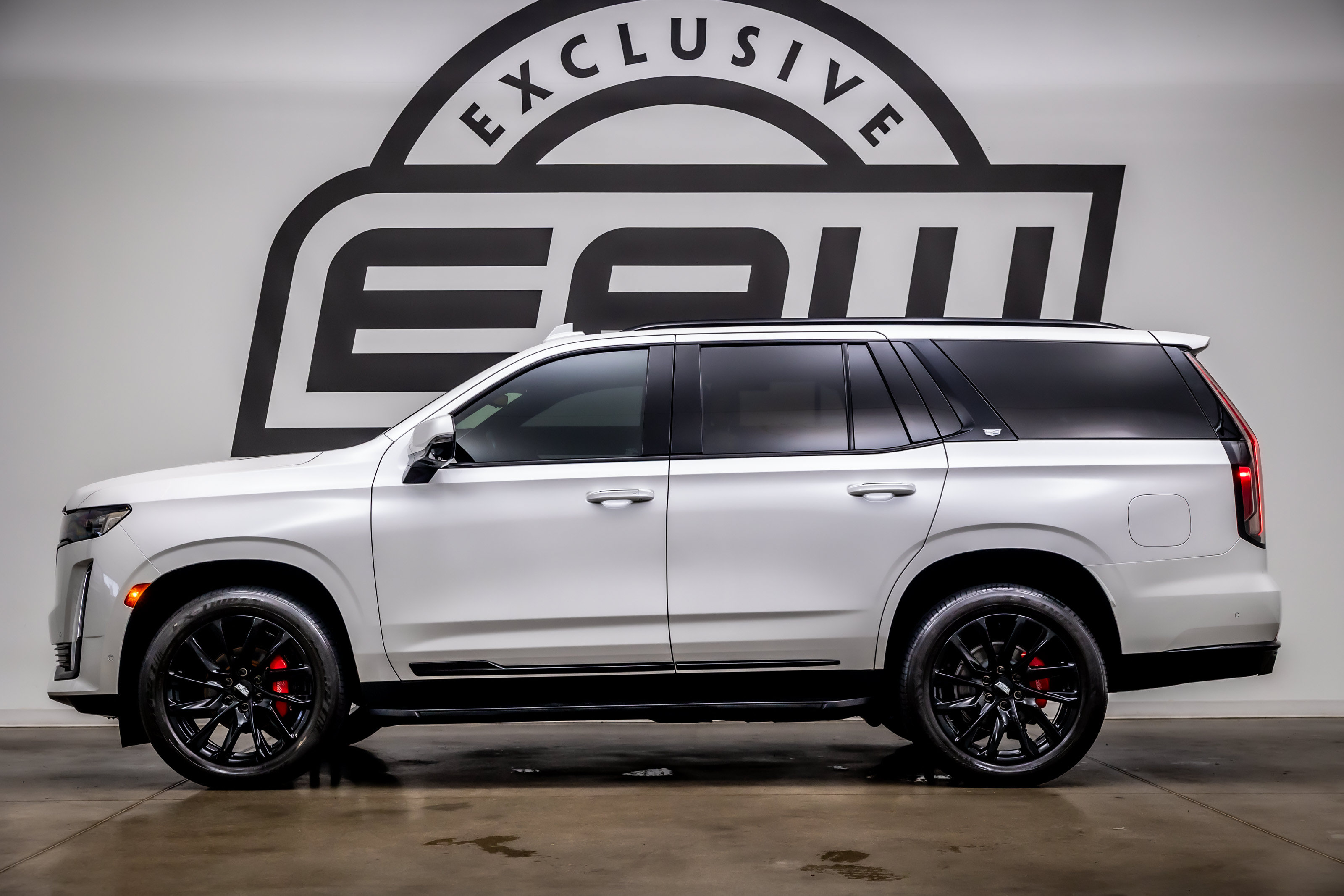 Used 2023 Cadillac Escalade Sport w/ LPO, ONYX Package AWD/4WD image 6