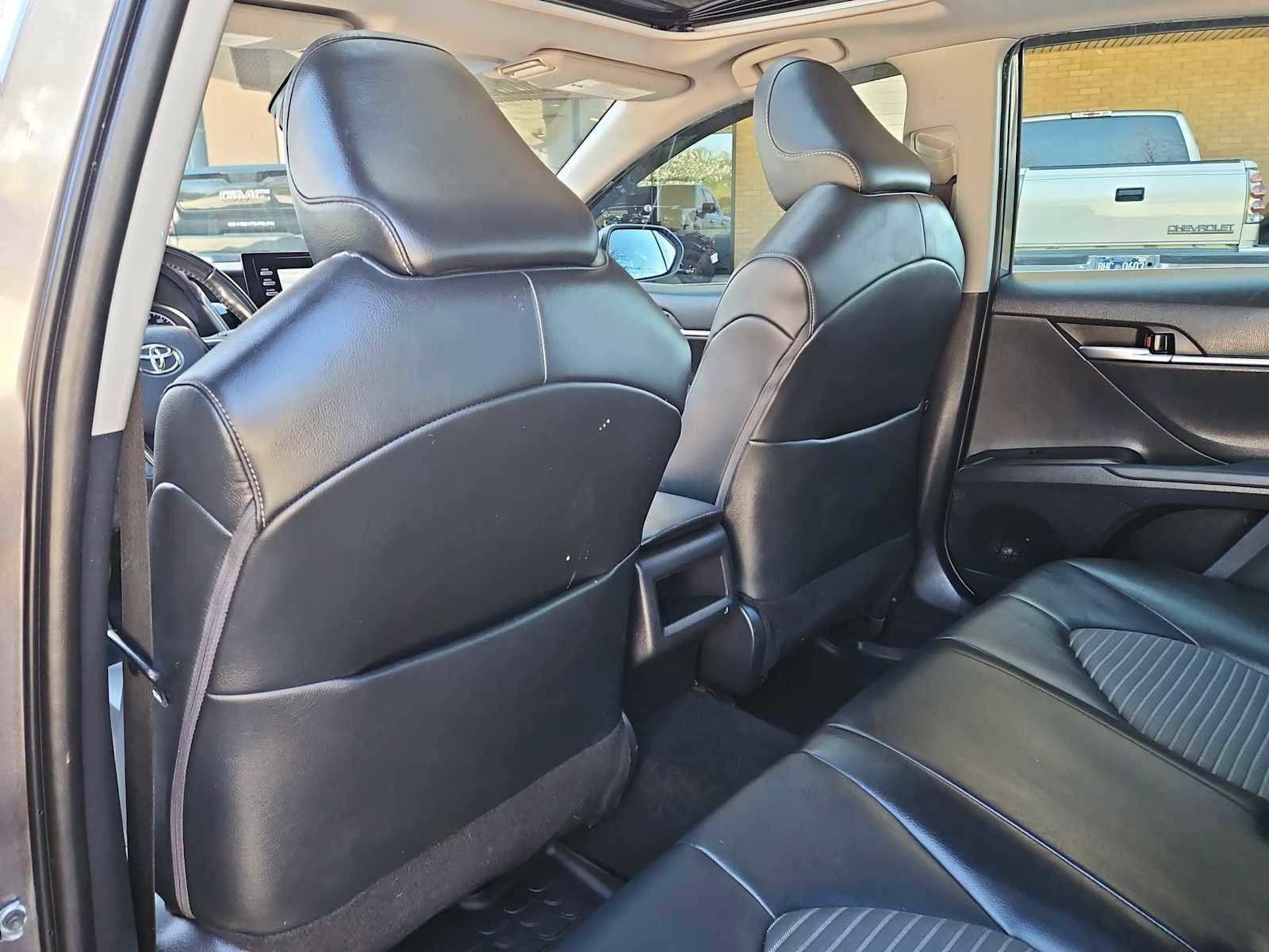 Used 2022 Toyota Camry SE w/ Cold Weather Package image 18