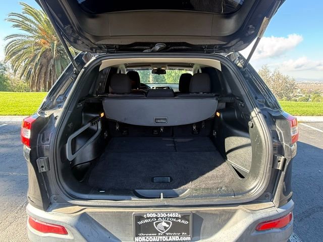 Used 2017 Jeep Cherokee Latitude image 28
