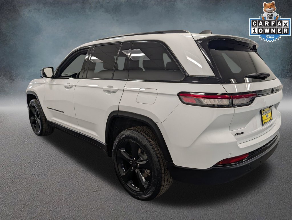 Used 2023 Jeep Grand Cherokee Altitude AWD/4WD image 7