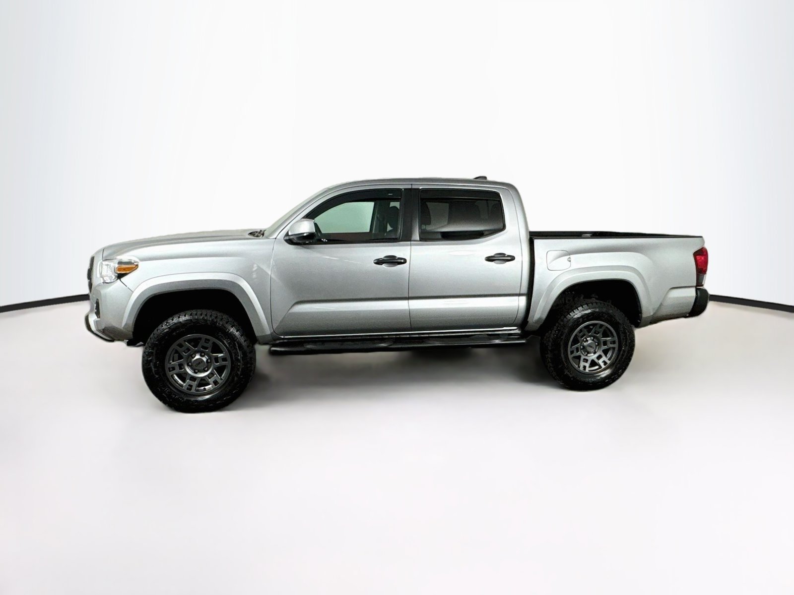 Used 2023 Toyota Tacoma SR5 AWD/4WD image 4