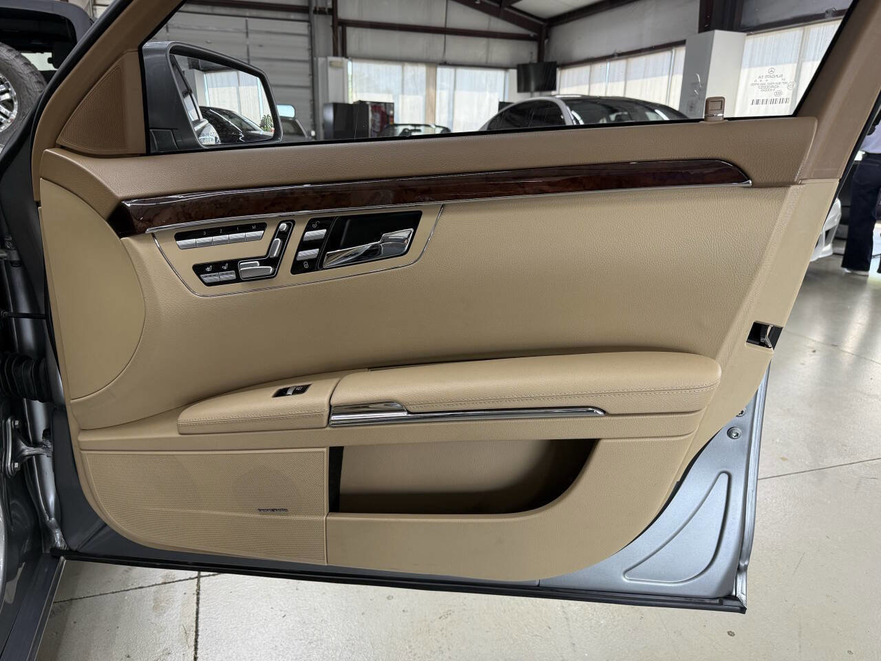 Used 2011 Mercedes-Benz S 550 4MATIC image 16