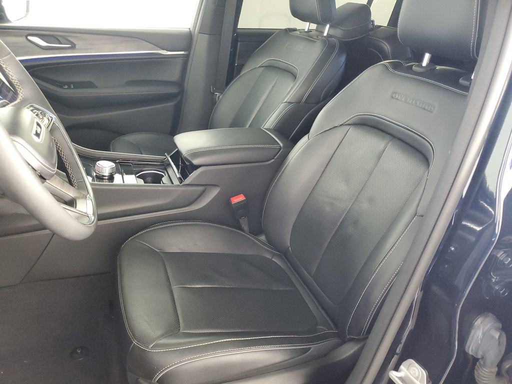 Used 2023 Jeep Grand Cherokee L Overland w/ Trailer Tow Group (B) image 12