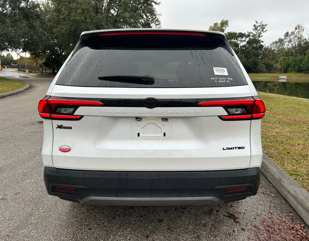 Used 2024 Toyota Grand Highlander Limited image 4