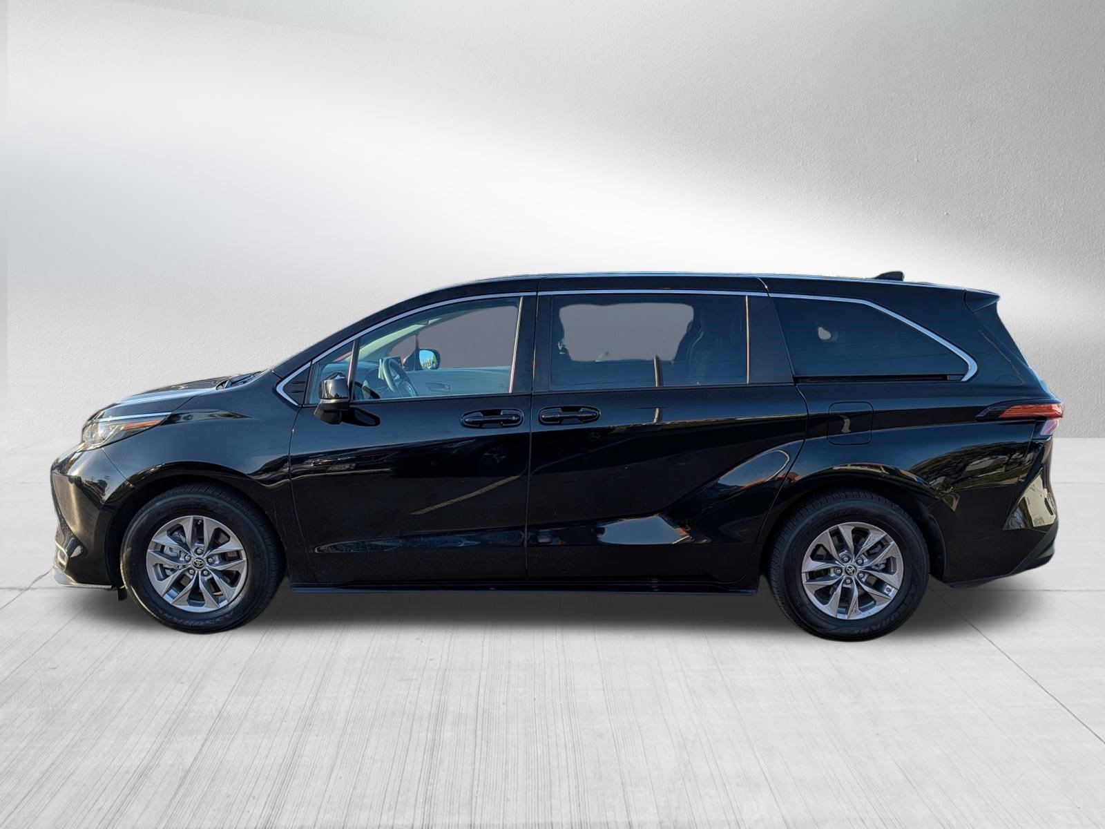 Used 2022 Toyota Sienna LE FWD image 4