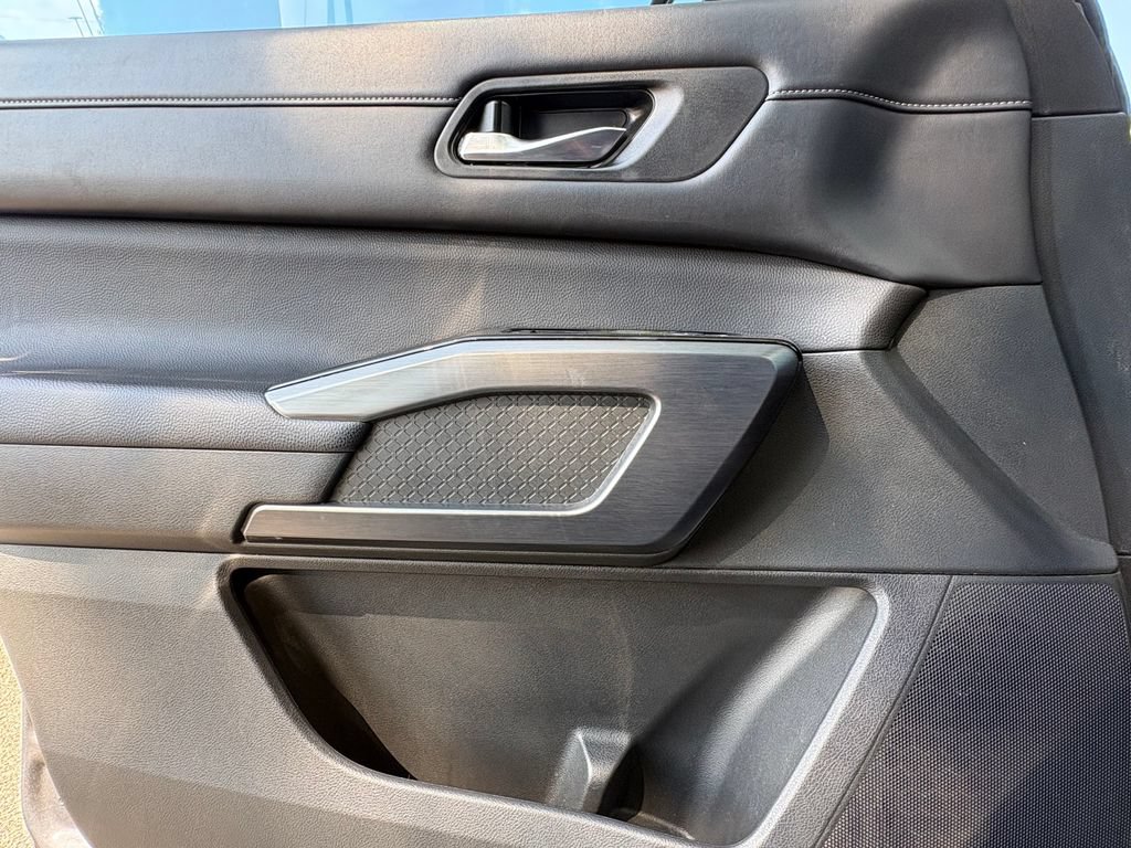 Used 2024 Nissan Pathfinder SL AWD/4WD image 9