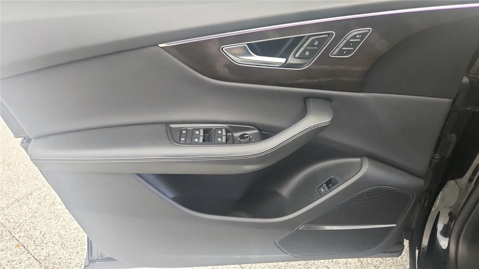 Used 2022 Audi Q8 Prestige AWD/4WD image 25