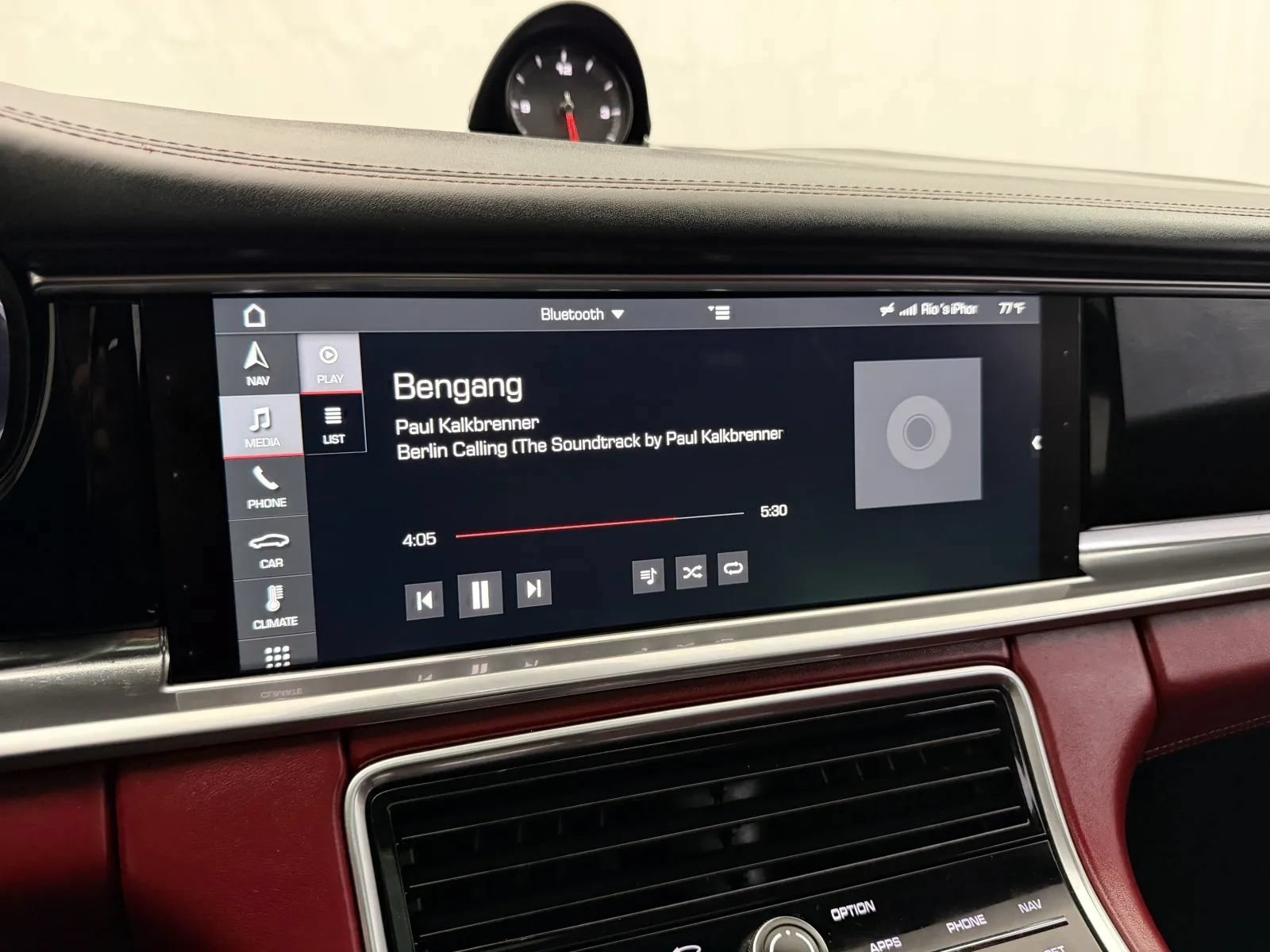 Used 2018 Porsche Panamera RWD image 30
