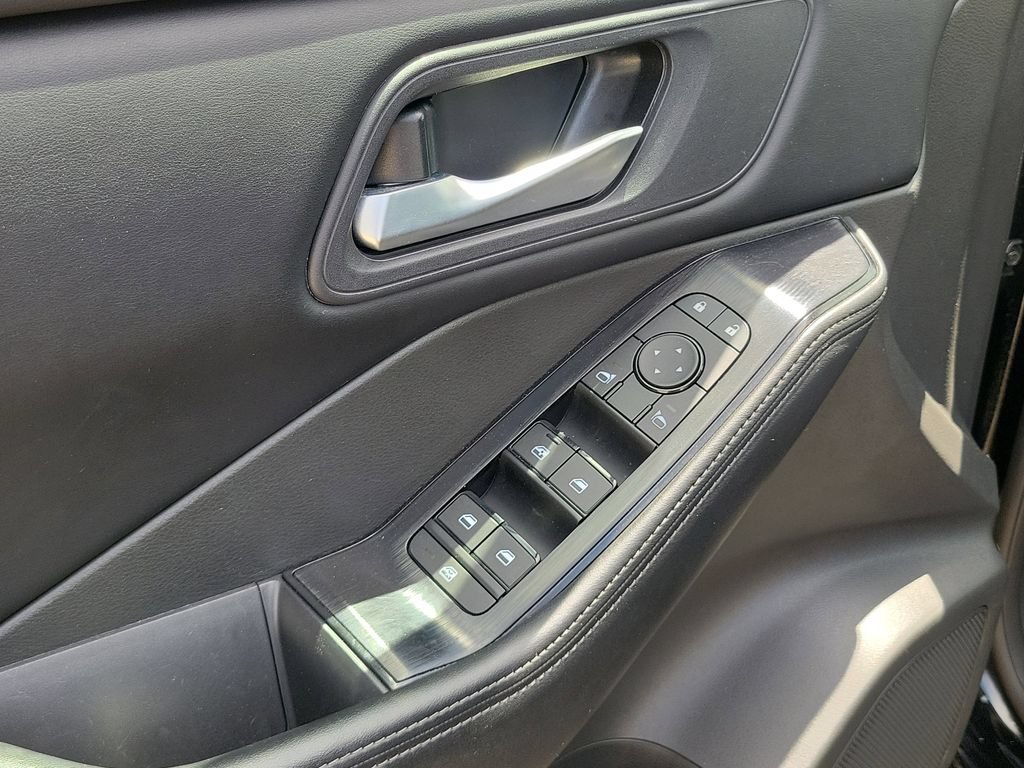 Used 2025 Nissan Rogue SV FWD image 21