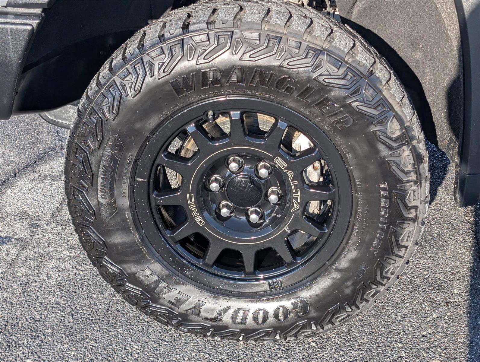 Used 2024 GMC Sierra 1500 AT4X w/ AT4X AEV Edition image 12