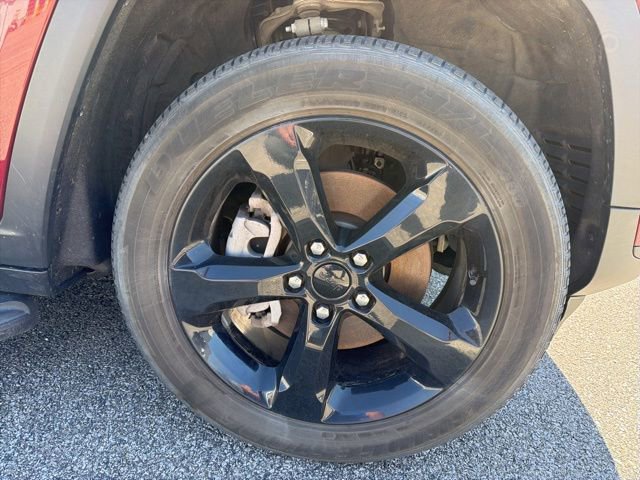 Used 2023 Jeep Grand Cherokee L Laredo image 9