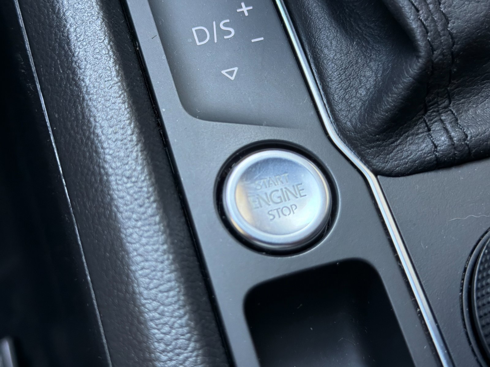 Used 2020 Volkswagen Atlas Cross Sport SEL Premium AWD/4WD image 22