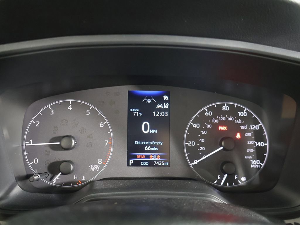 Used 2023 Toyota Corolla Cross LE image 39