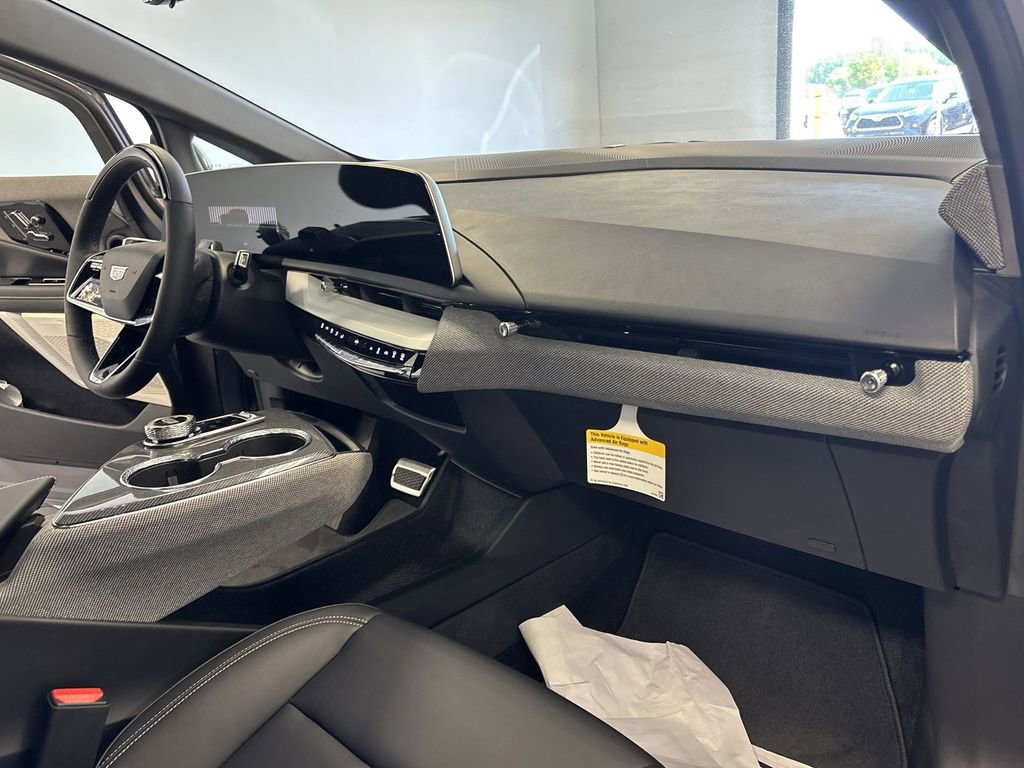 New 2025 Cadillac Optiq Luxury 1 w/ LPO, ONYX Package image 34