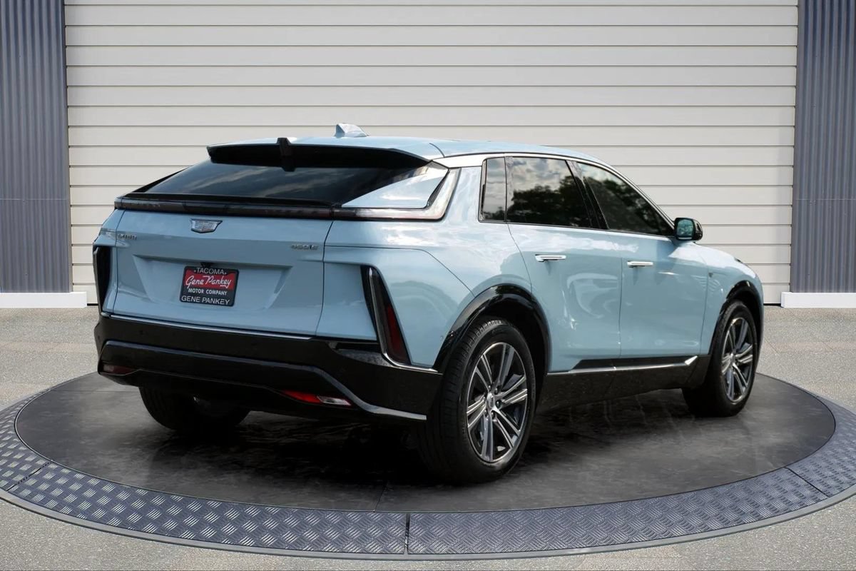 Used 2024 Cadillac Lyriq Luxury RWD image 7