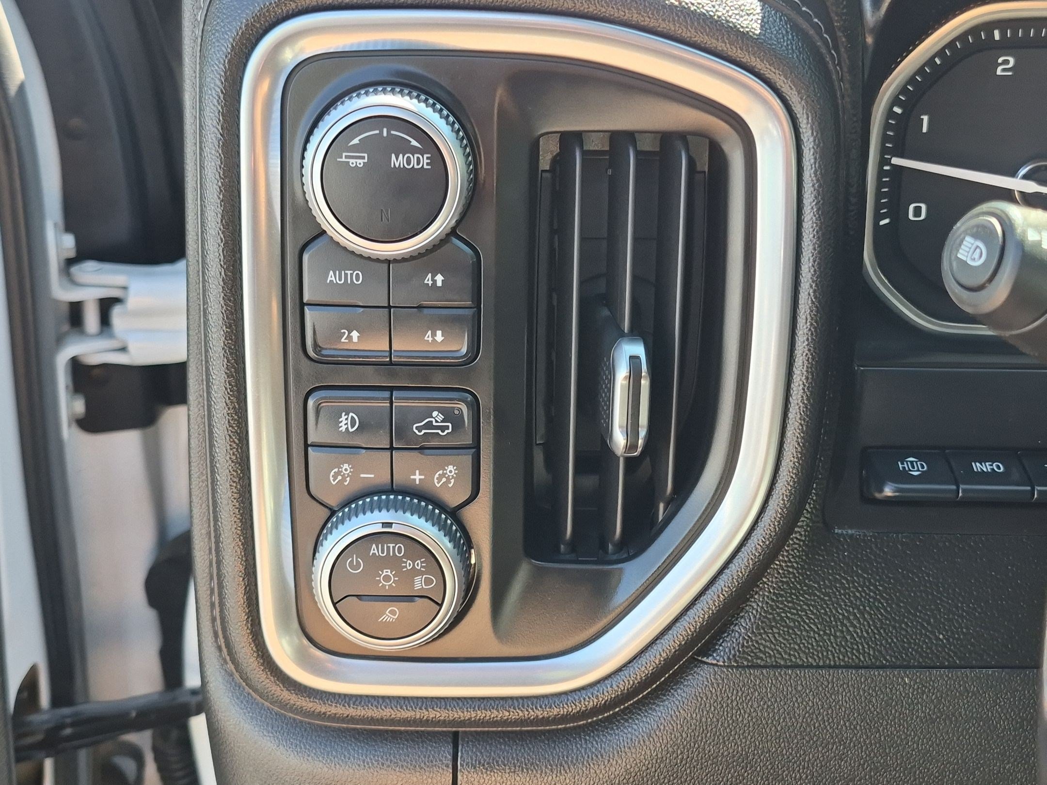 Used 2020 GMC Sierra 3500 Denali w/ Denali Ultimate Package AWD/4WD image 24