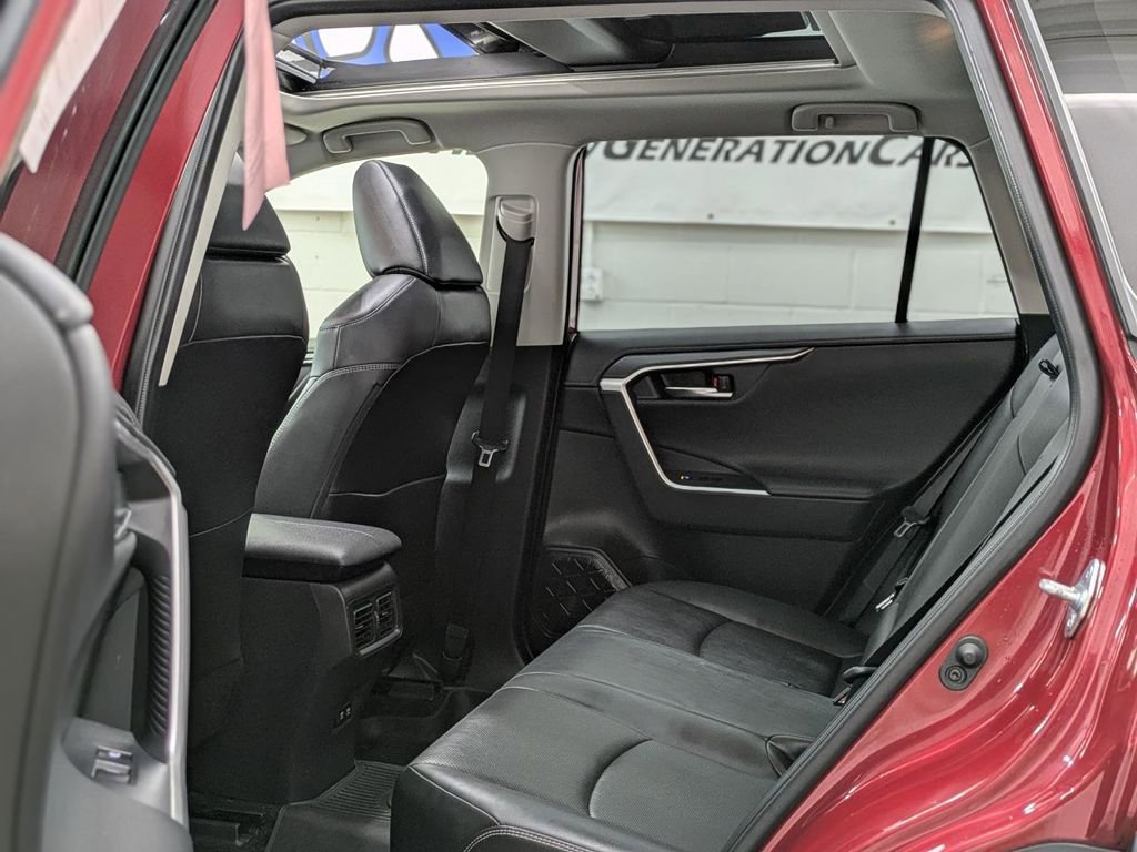 Used 2021 Toyota RAV4 Limited image 19