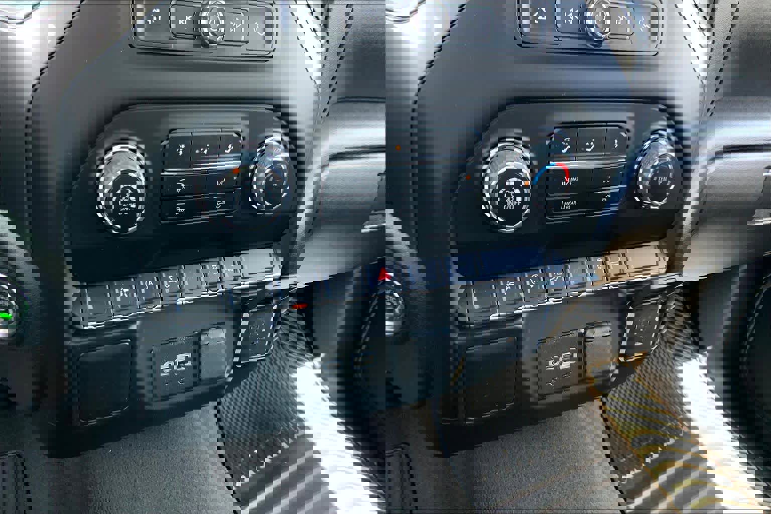 Used 2024 Chevrolet Silverado 1500 Custom image 61