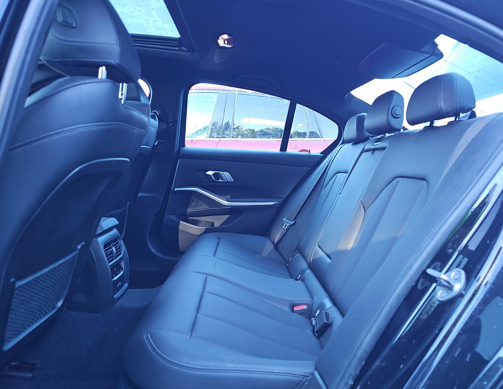 Used 2022 BMW 330e xDrive w/ M Sport Package AWD/4WD image 8