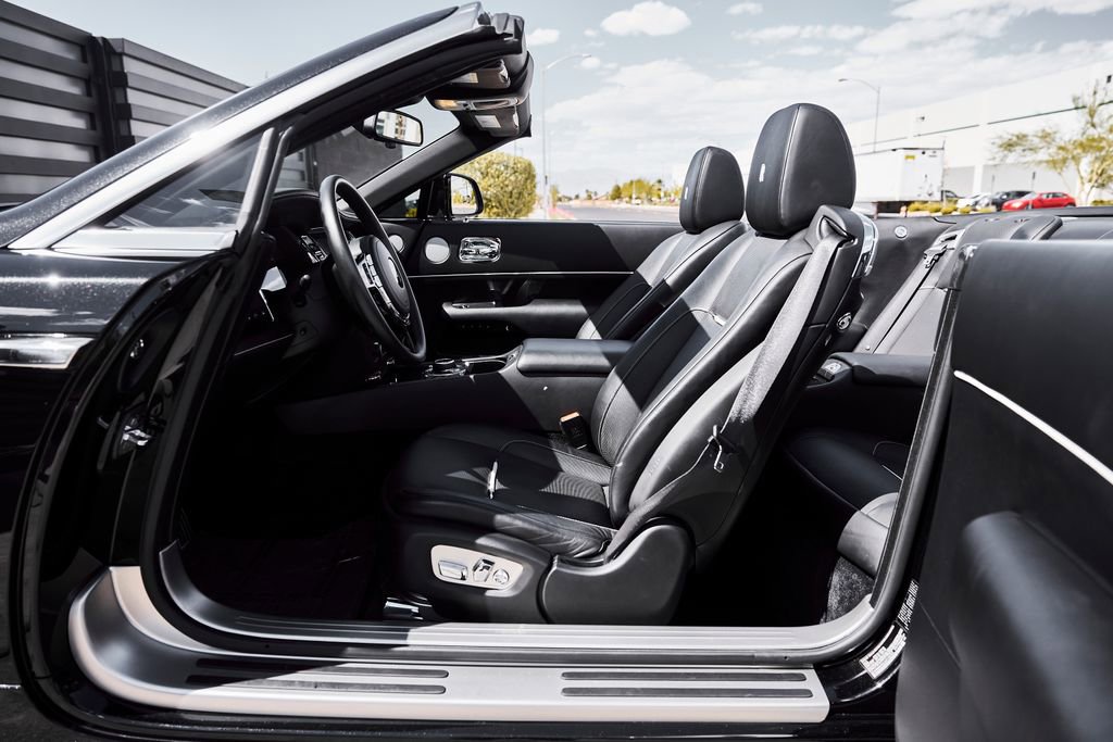 Used 2018 Rolls-Royce Dawn RWD image 28