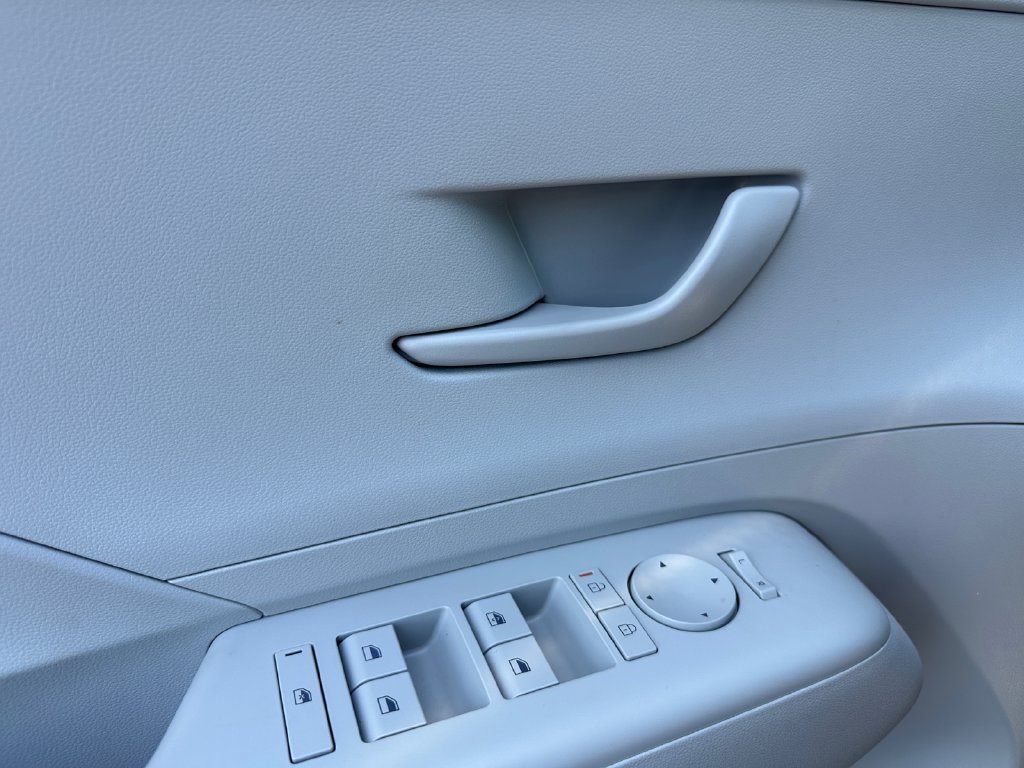 New 2027 Hyundai Kona SE FWD image 10