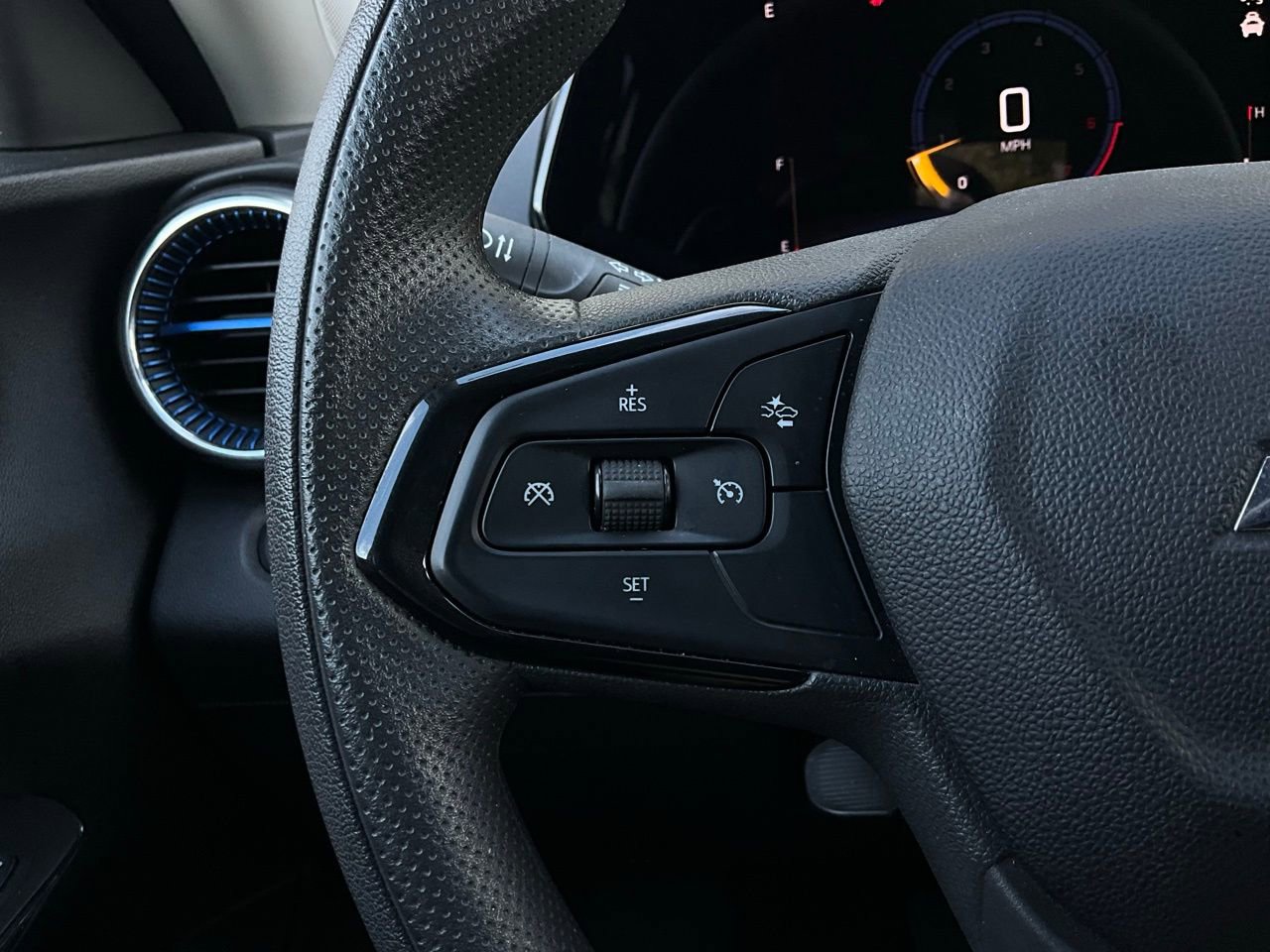 Used 2025 Chevrolet Trax LT image 32