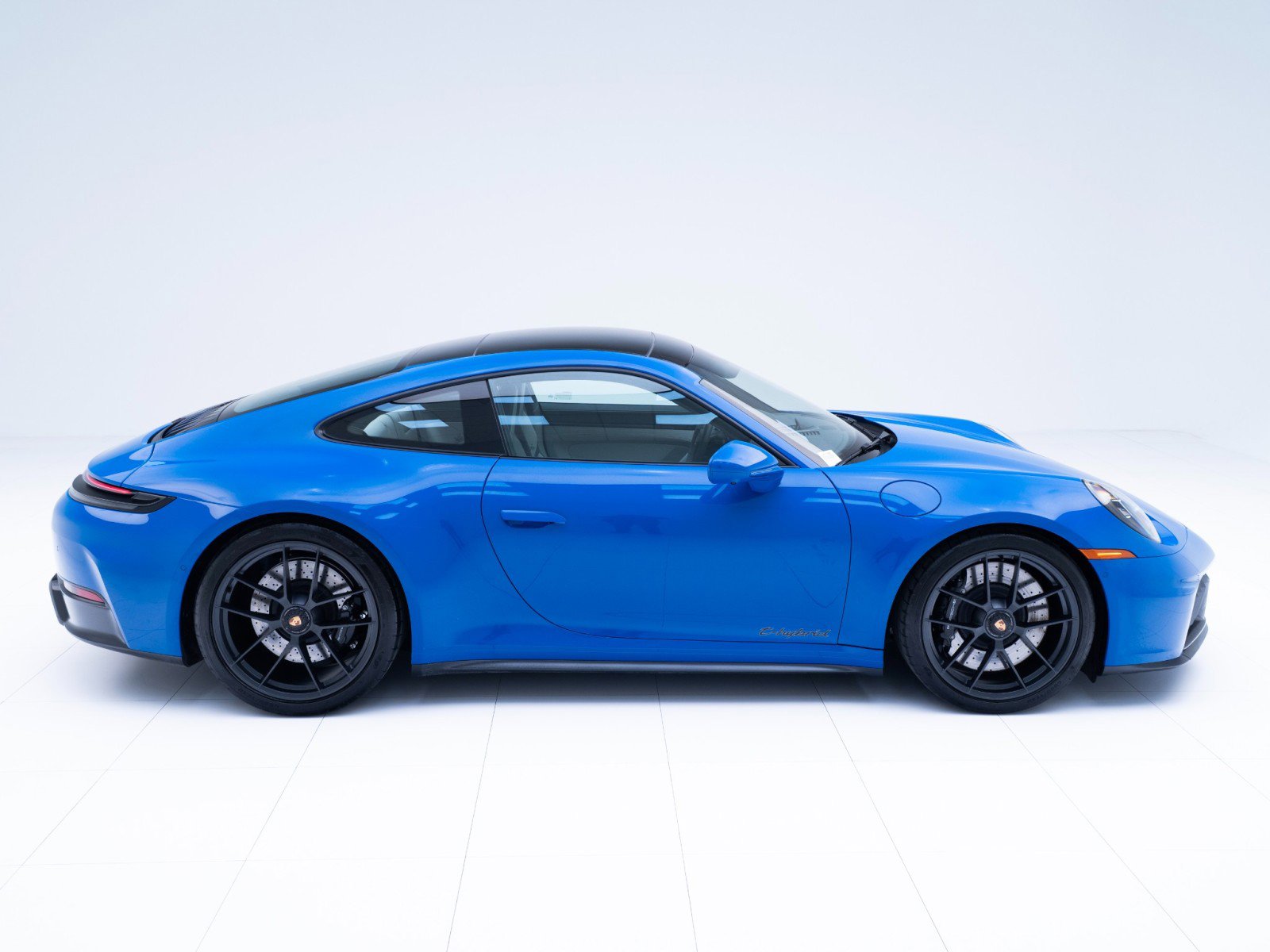 Certified 2025 Porsche 911 Carrera 4 GTS AWD/4WD image 8