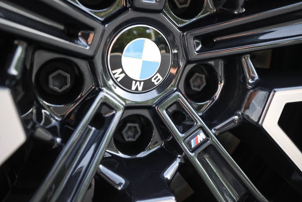 Used 2026 BMW M5 Touring AWD/4WD image 16