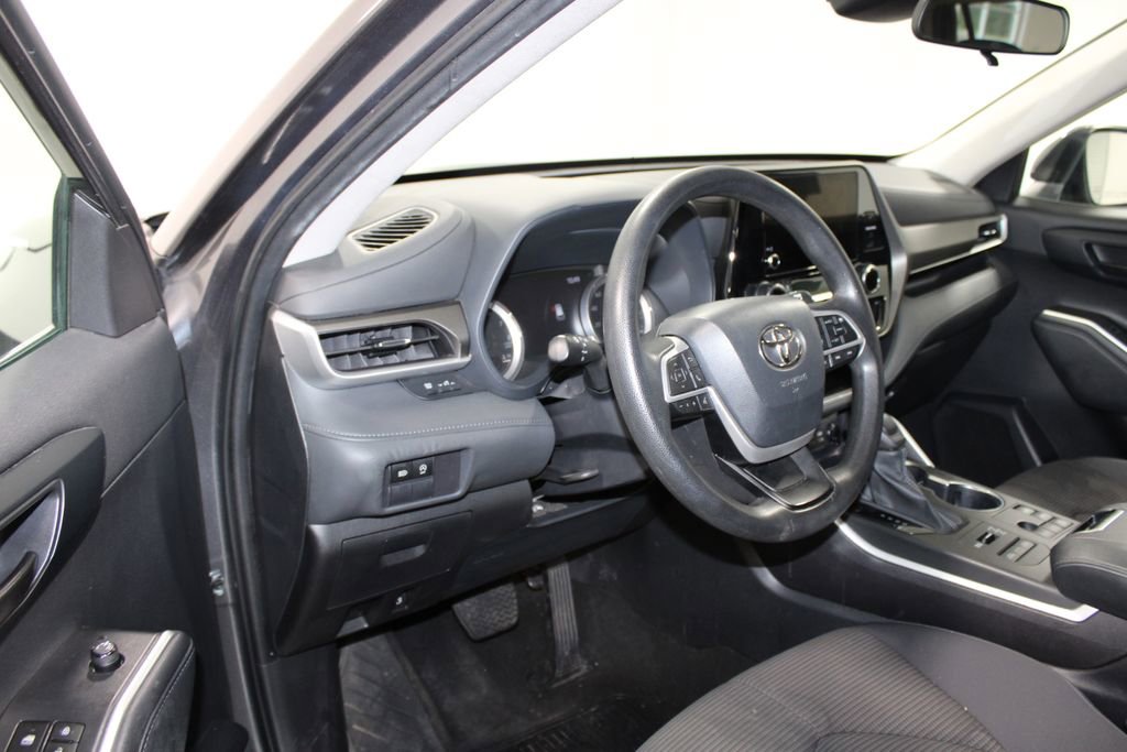 Used 2023 Toyota Highlander L image 19
