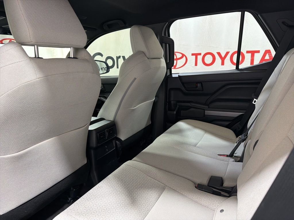 Used 2025 Toyota 4Runner SR5 image 19