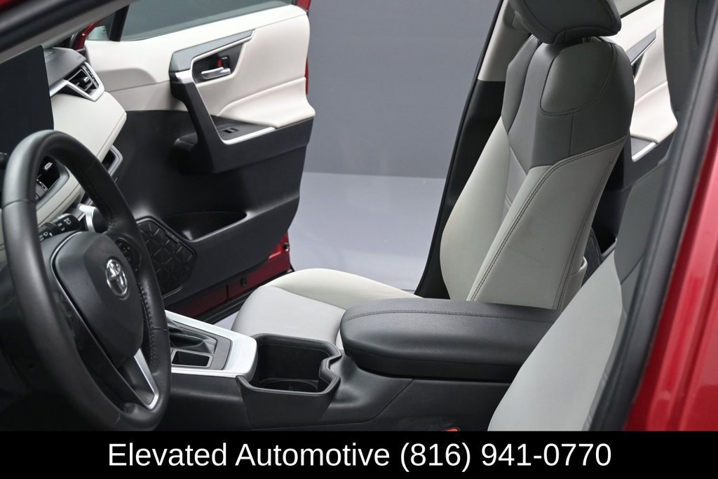 Used 2023 Toyota RAV4 XLE Premium AWD/4WD image 18