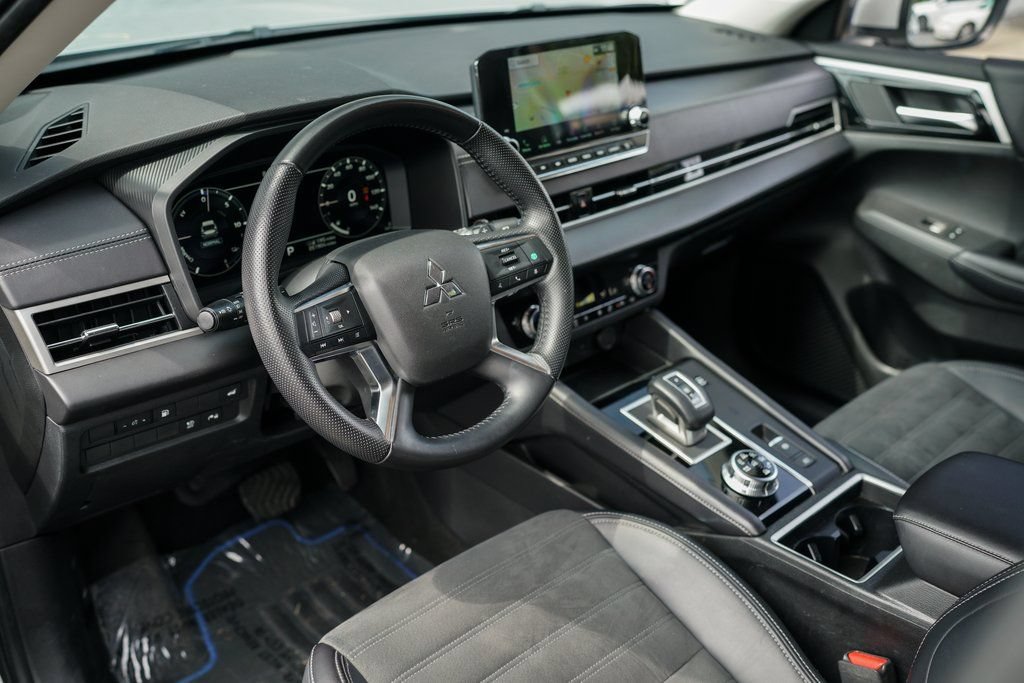 Used 2023 Mitsubishi Outlander LE AWD/4WD image 19