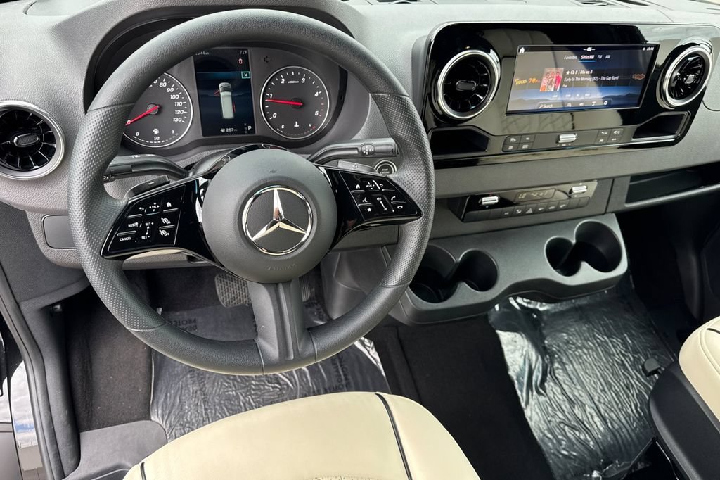 Used 2025 Mercedes-Benz Sprinter 2500 image 16